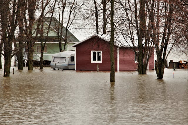 a%20red%20and%20geen%20house%20in%20a%20flood%20waters a%20red%20and%20geen%20house%20in%20a%20flood%20waters